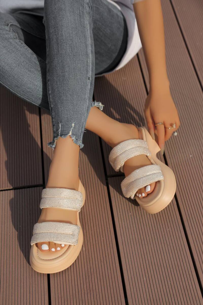Klapki damskie Roz 36-41 / 12 par